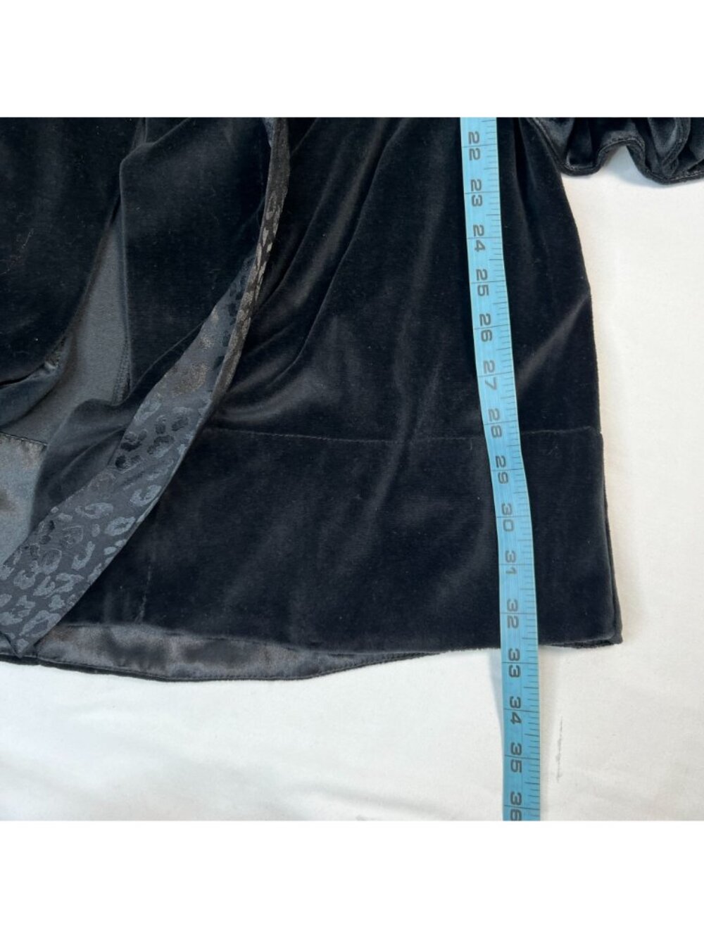 Betsey Johnson Intimates Velour Short Robe Leopard Satin Trim Black Medium - Picture 5 of 10